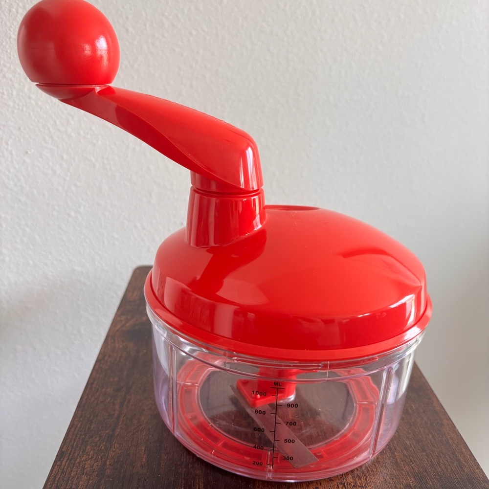 TUPPERWARE QUICK CHEF FOOD PROCESOR/ CHOPER